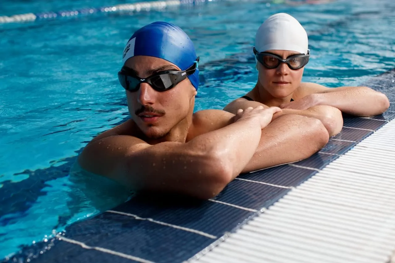 ARENA The One Unisex Adult Swim Goggles Men and Women Watertight Fit Orbit-Proof Seals Anti-Fog Coated Mirror/Non-Mirror Lens