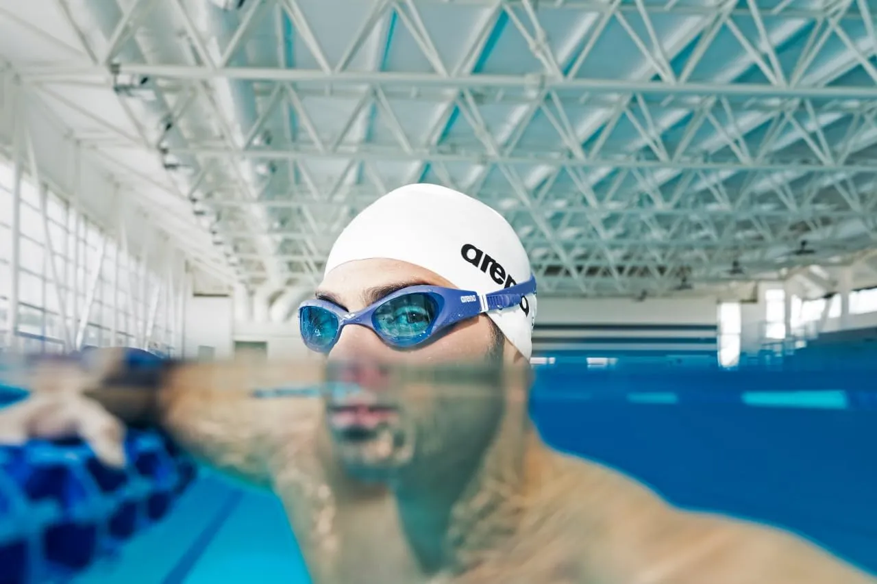 ARENA The One Unisex Adult Swim Goggles Men and Women Watertight Fit Orbit-Proof Seals Anti-Fog Coated Mirror/Non-Mirror Lens